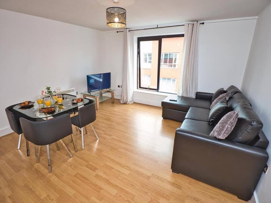 Lovely 1 Bedroom Apartment - Bham City Centre Birmingham Bagian luar foto