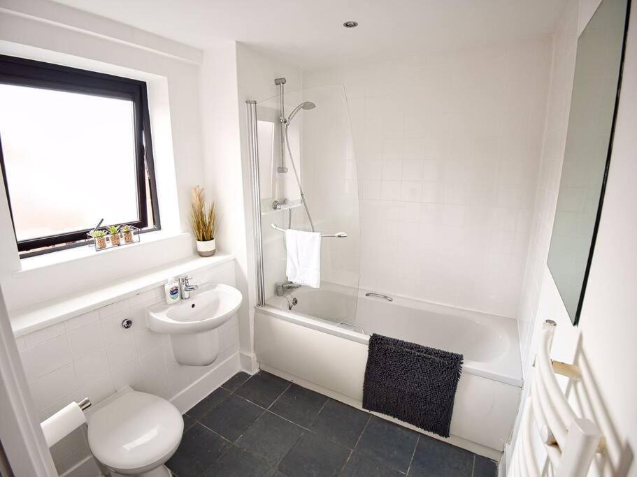 Lovely 1 Bedroom Apartment - Bham City Centre Birmingham Bagian luar foto