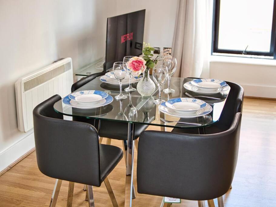 Lovely 1 Bedroom Apartment - Bham City Centre Birmingham Bagian luar foto