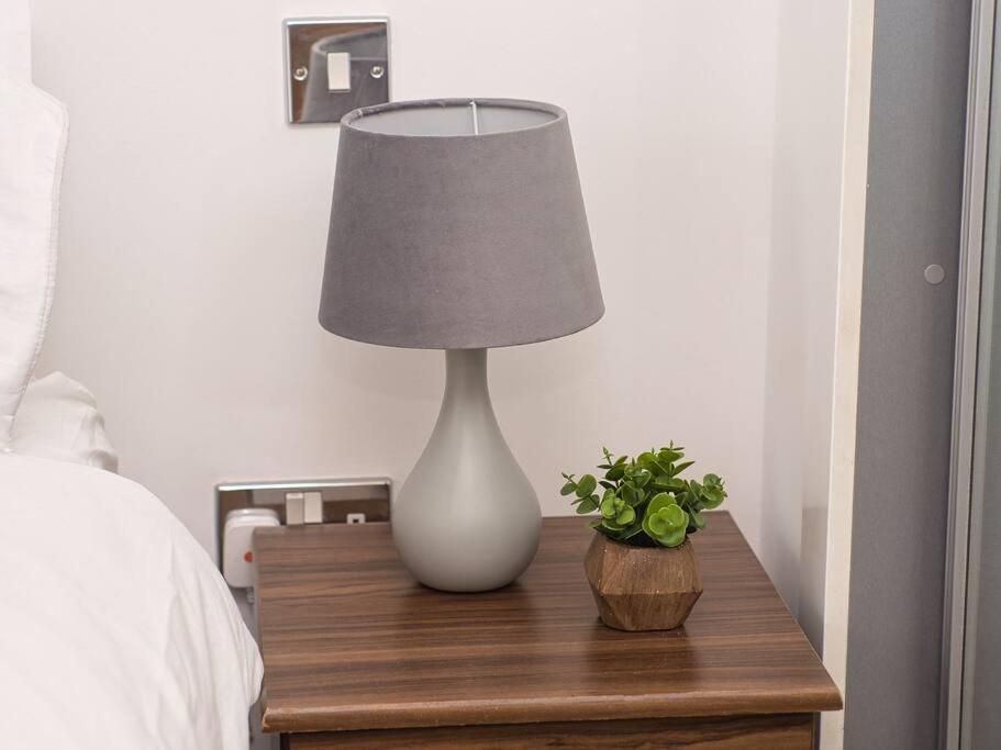 Lovely 1 Bedroom Apartment - Bham City Centre Birmingham Bagian luar foto